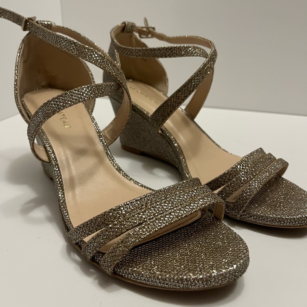 Le Chateau dress sandal gold size 8.5